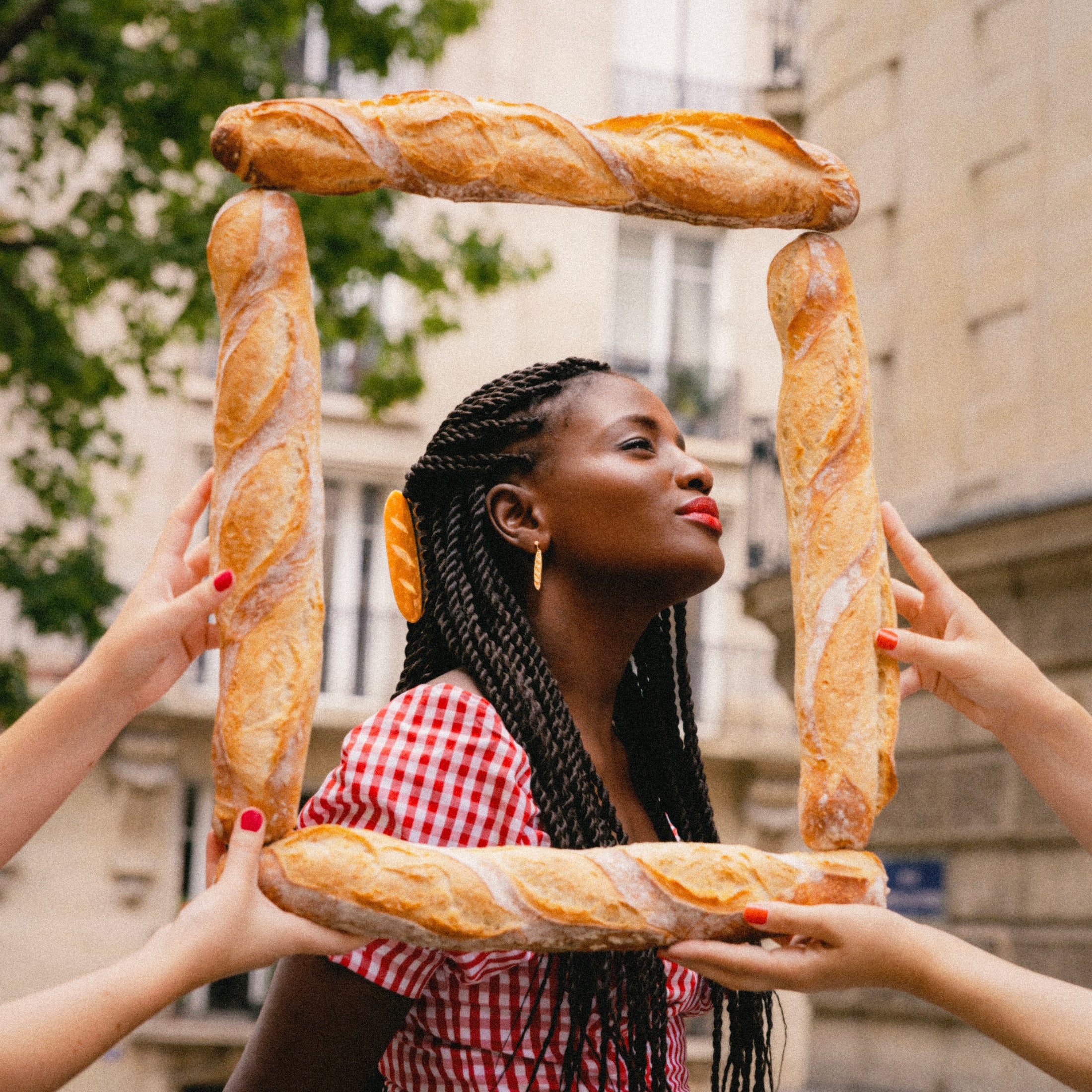 coucou-suzette-accessoire-accessory-cadeau-gift-tendance-mode-trendy-fashion-douce-france-french-frenchy-pince-cheveux-hair-claw-baguette-bread-beige-crea Κλάμερ Μαλλιών "Γαλλική Μπαγκέτα" by Coucou Suzette - Image 1