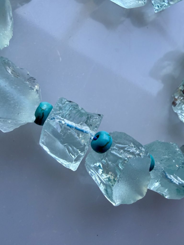 χειροποίητο κολιέ χαλαζία "Rough Quartz & Turquoise" Melia